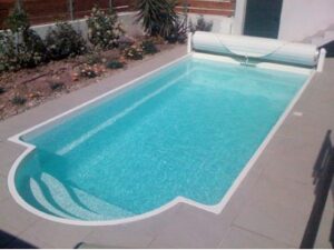 Piscines coque polyester PRAT Romaine